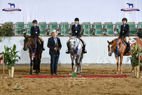 YOUTH HUNTER UNDER SADDLE web EC2 1993